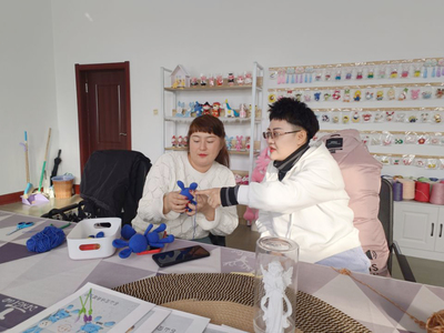 互聯(lián)網(wǎng)賦能巾幗創(chuàng)業(yè) 北大荒名山農(nóng)場工藝品加工引領(lǐng)致富新路